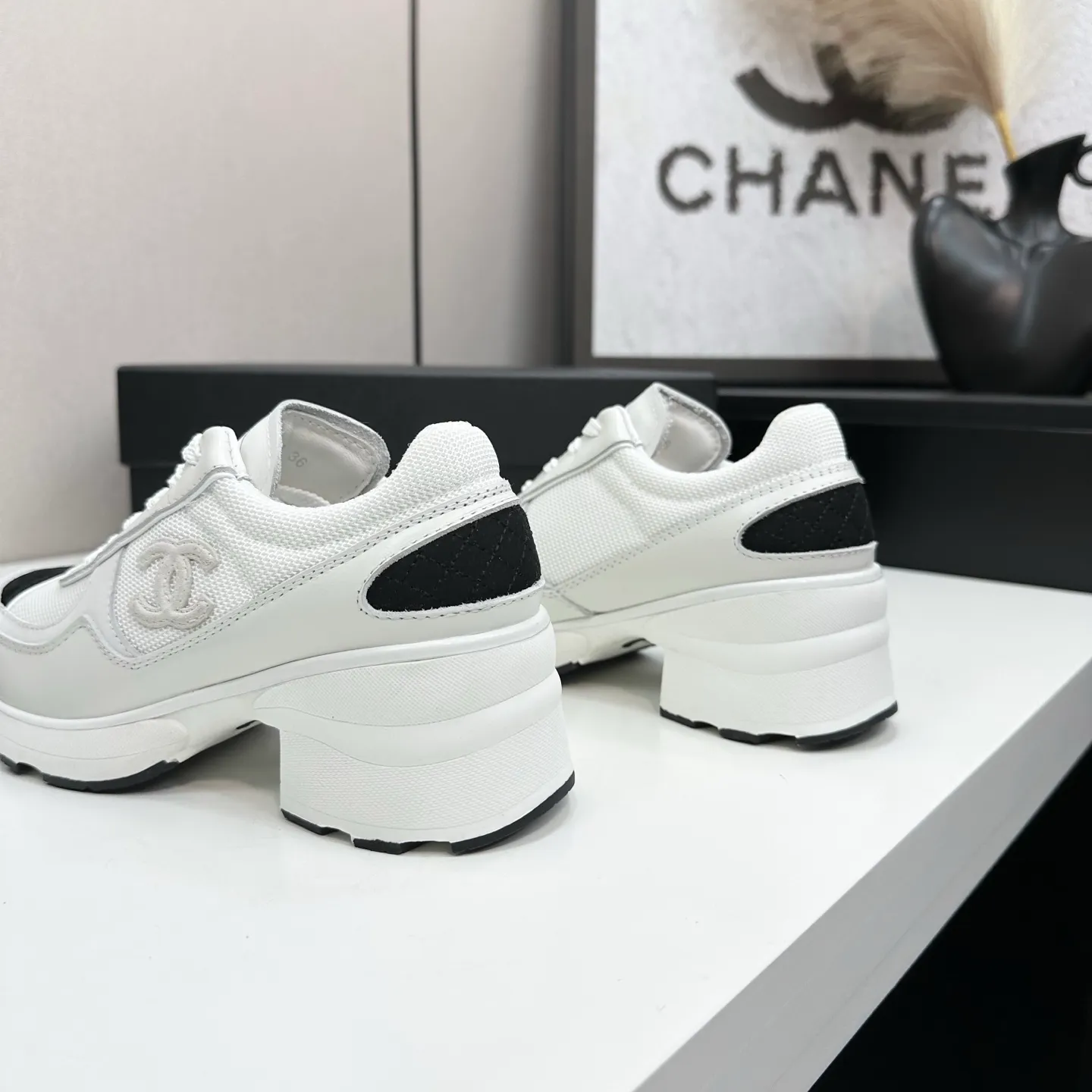 👟👟Ex-factory price 640👟👟Chanel Panda Shoes! 2025 counter's top casual sports shoes. This classic design; the upper is electro-embroidered with a variety of techniques; the outsole is fashionable and sporty; the unusual inclusion of a variety of color matching elements... The diversified mix and match is very good-looking and versatile, and can be used for leisure, fashion, sports, and outdoor... ꫛꫀꪝ Go➫ Materials: ❶Upper made of: original imported first-layer silk cowhide + original waterproof cloth + original first-layer cowhide ❷Inner lining: Original Yangli+wang ❸ Outsole based on: Original TPU combination outsole Counter boutique packaging complete set for women 35–41